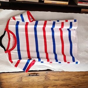 This is a lularoe t shirt.